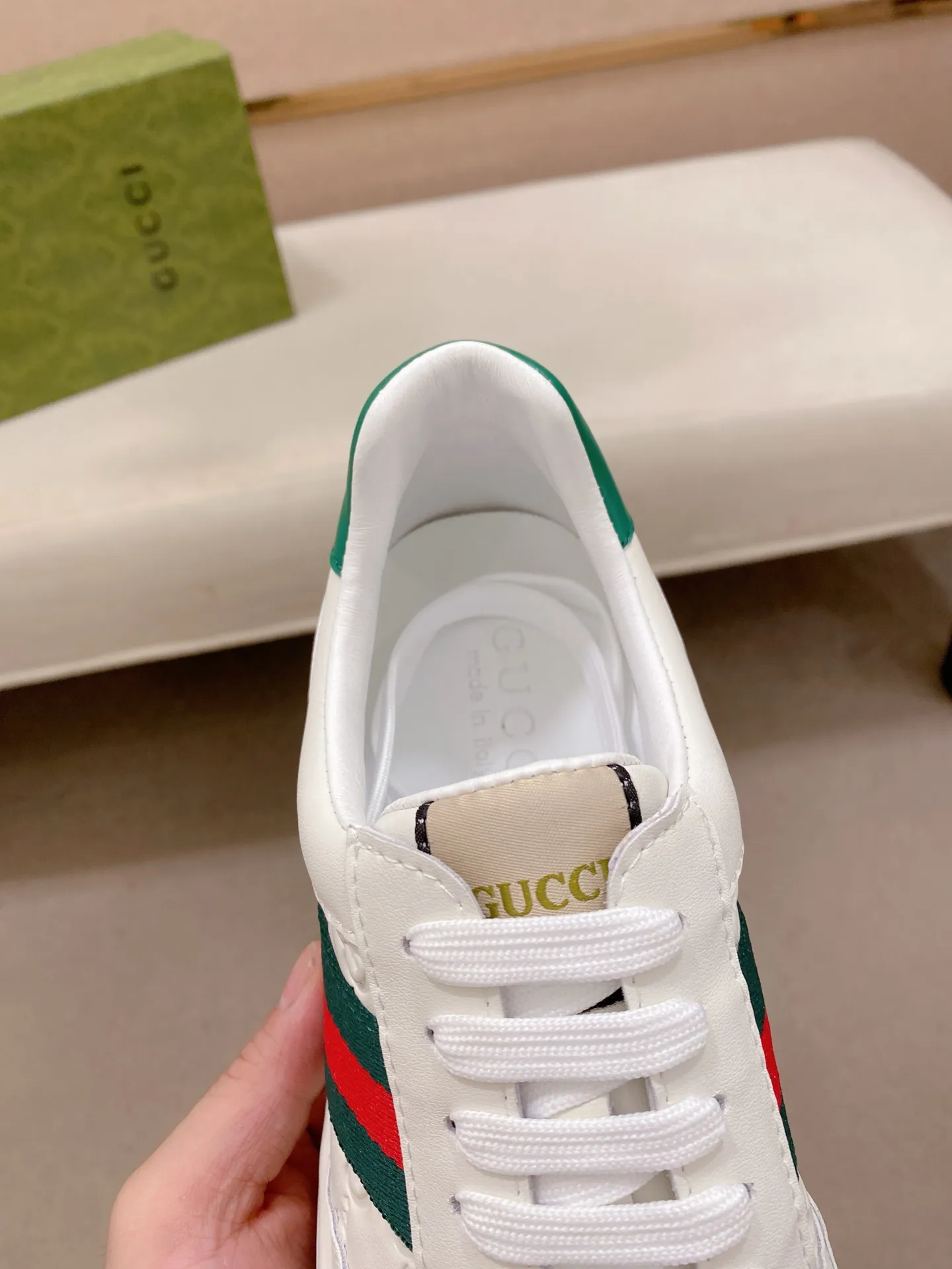 Factory price: 420💰 (GUCCI) The latest model from the official website 🎁🎁Casual and fashionable men's shoes👟, hot style 💥The version is simple and elegant, exclusive for trendy men. Unique official website latest brand elements 👑Gucci original decoration, fashionable and generous, the fabric is original cowhide ✅sheepskin lining, the official website specifies wear-resistant casual outsole, the classic model is taken in kind at the counter🎬38-44 (45 is not returned or exchanged)